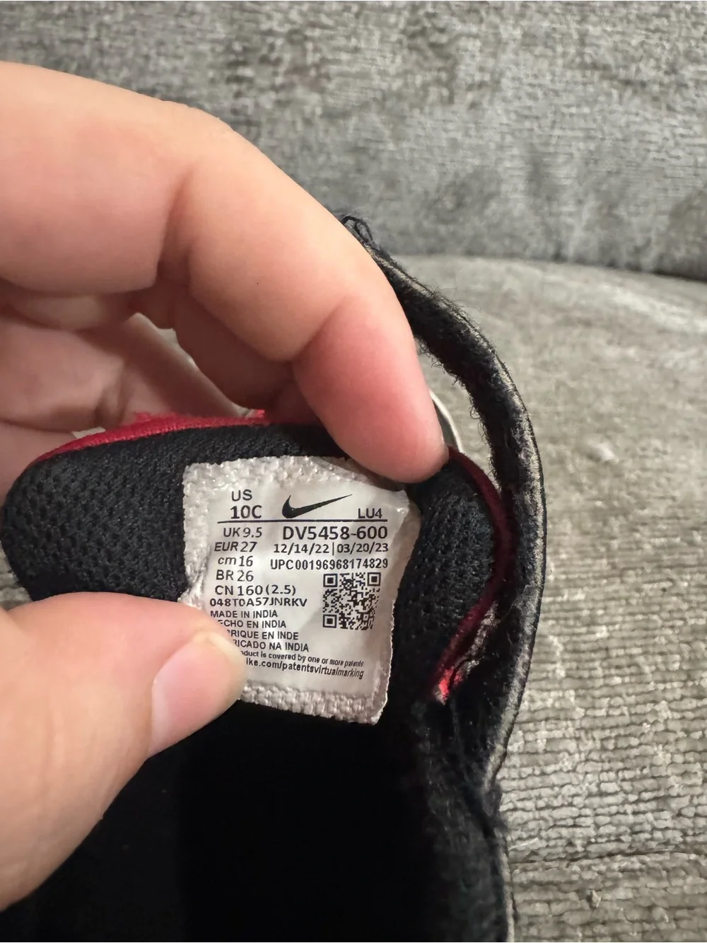 Nike Kids Black and Red Low-Top Sneakers with Velcro Strap Size 10C